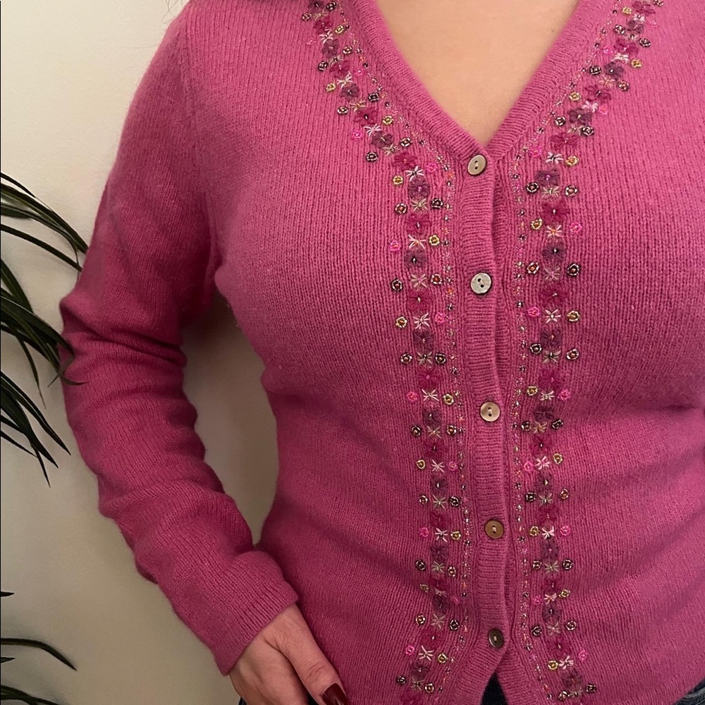 VTG lambswool blend floral embroidered sweater